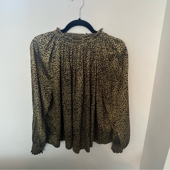 H&M sz 10 green and black subtle animal print blouse. Perfect for the office! - Picture 3 of 7